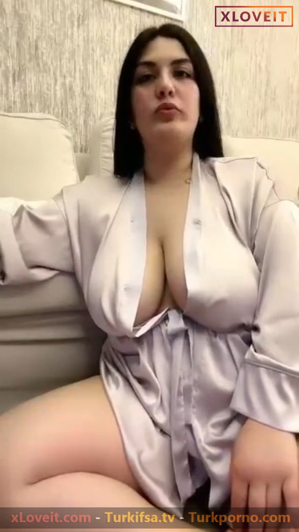 Tango Tokyo ifşa Memelerini gecelik kapatamadı